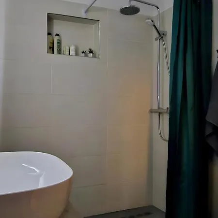 Апартаменты Nuci's Place 2 Sunny With Balcony 15 Min From Bllok