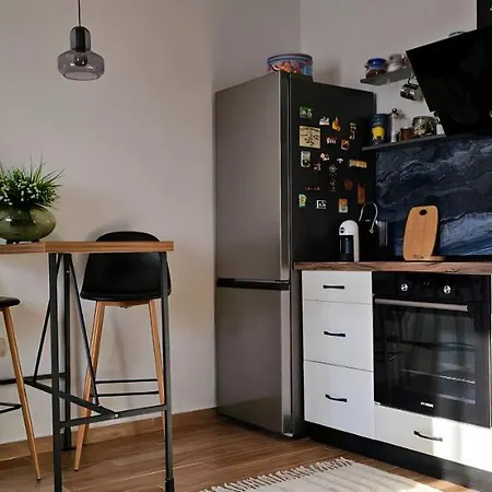 Nuçi's Place 2, Sunny With Balcony Near Blloku