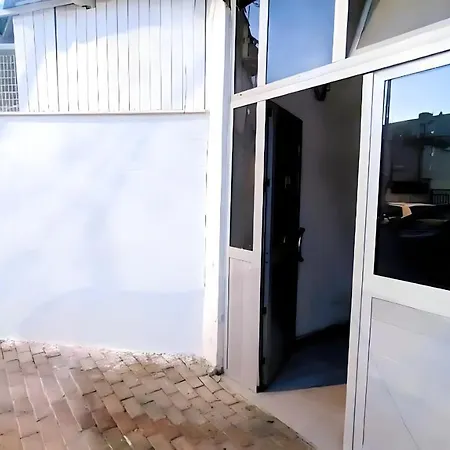 Nuci's Place 2, Sunny With Balcony Near Blloku ティラナ