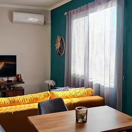 Nuçi's Place 2, Sunny With Balcony Near Blloku