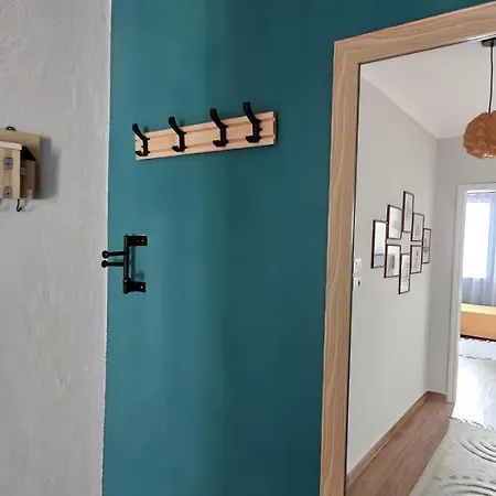 Apartment Nuci's Place 2, Sunny With Balcony Near Blloku Tirana
