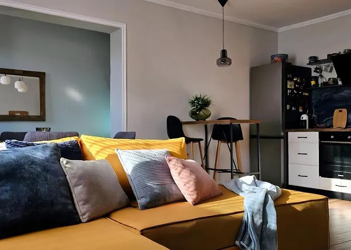 아파트 Nuci's Place 2 Sunny With Balcony 15 Min From Bllok 티라나