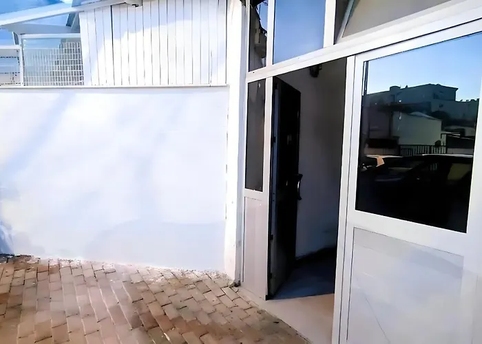 Nuci's Place 2 Sunny With Balcony 15 Min From Bllok 티라나