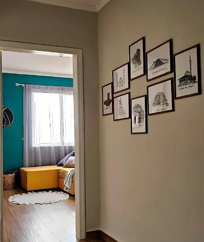 Nuci's Place 2 Sunny With Balcony 15 Min From Bllok 아파트 티라나